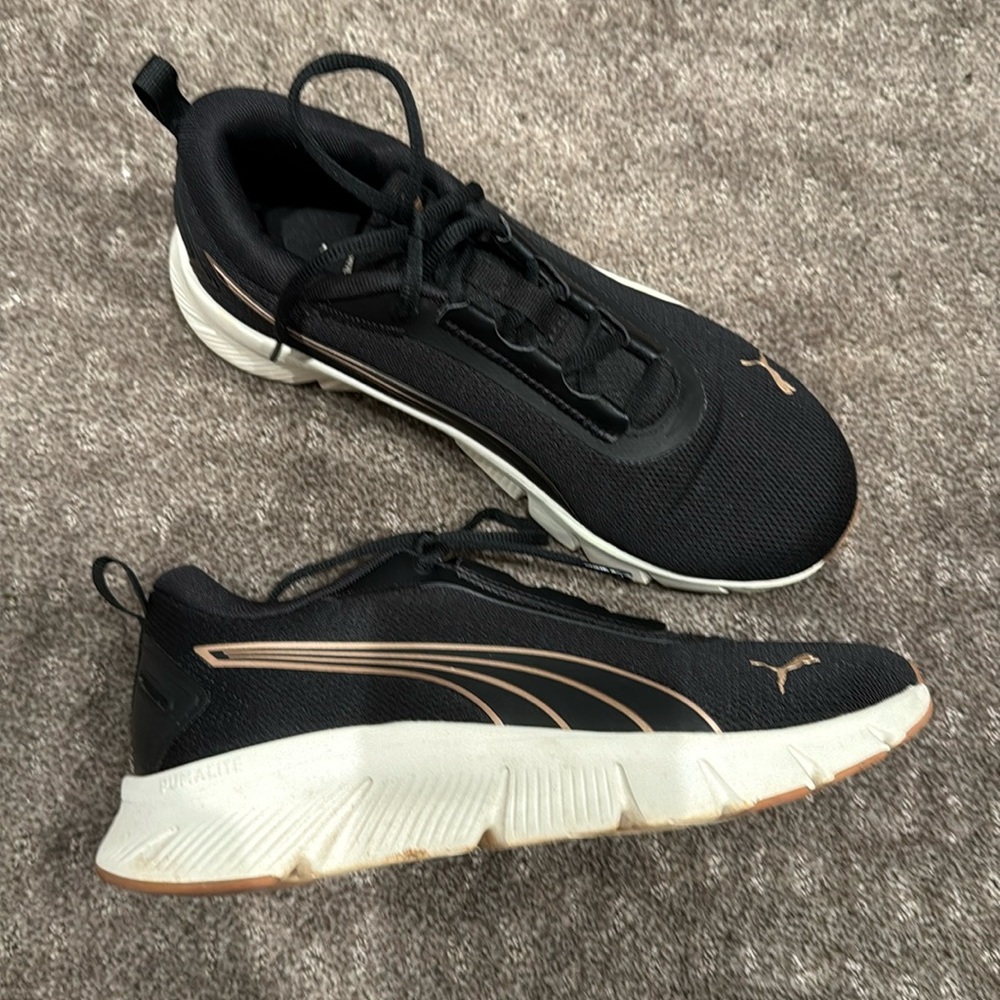 Puma Focus Light Black Sneakers with White Sole size 9